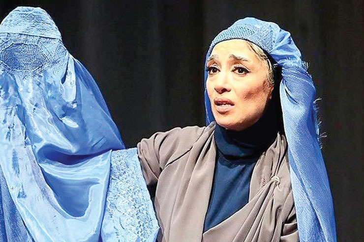نمایشنامه‌های «عاشقانه از خاورمیانه» ضمن اینکه اپیزودیک است، تلاش کرده است که در کلیت اثر یک مجموعه واحد از روایت‌هایی از ۳ زن در خاورمیانه با ساختار روایت سه‌بخشی باشد.