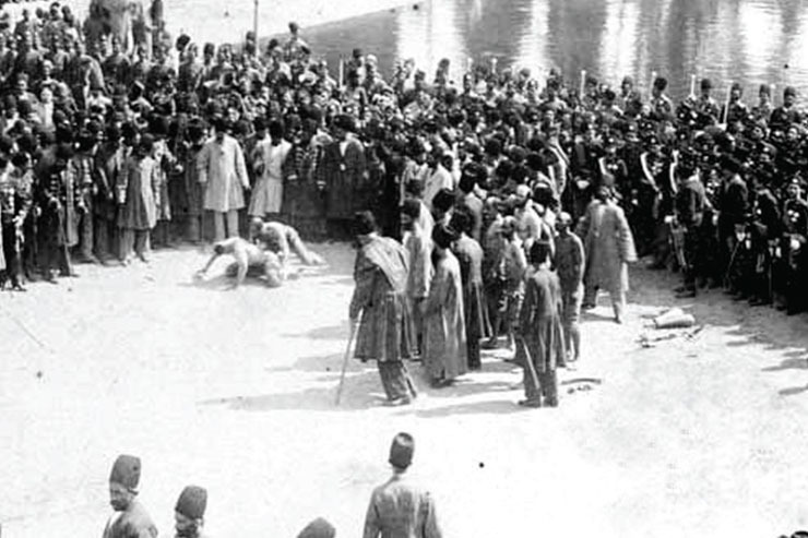 کشتی پهلوانی نوعی کشتی است که در آن هر یک از ۲ نفر تلاش‌ می‌کنند با زور و فن پشت دیگری را به زمین برساند یا با اجرای فن مناسب خاص این کشتی، امتیاز لازم را کسب کند، اما هدف اصلی از آن تنها برنده شدن و پشت حریف را بر خاک زدن نیست بلکه هدف اصلی ورزشکاران، تقویت هم زمان جسم و روح است.