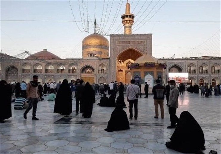 همزمان با نخستین روز از ماه محرم الحرام، آیین سنتی «صلات» با حضور خادمان بارگاه منور رضوی در حرم مطهر رضوی برگزار شد.
