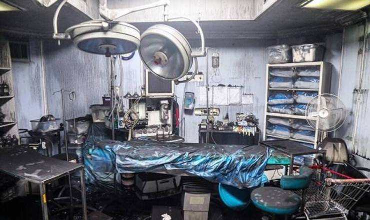 شهردار منطقه یک شهرداری تهران گفت:وزارت بهداشت پروانه تاسیس مرکز درمانی کلینیک سینا را بدون رعایت قوانین مقررات ملی ساختمان صادر کرده است و ما در شهرداری برای این ساختمان کاربری مسکونی صادر کرده بودیم.
