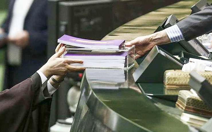 معاون پارلمانی رییس جمهوری گفت: بر اساس نظر هیئت عالی حل اختلاف و تنظیم روابط قوای سه گانه، حضور رئیس جمهور و وزیران جهت ارائه گزارش سالیانه به مجلس شورای اسلامی در مرداد ماه هر سال تکلیفی نیست.