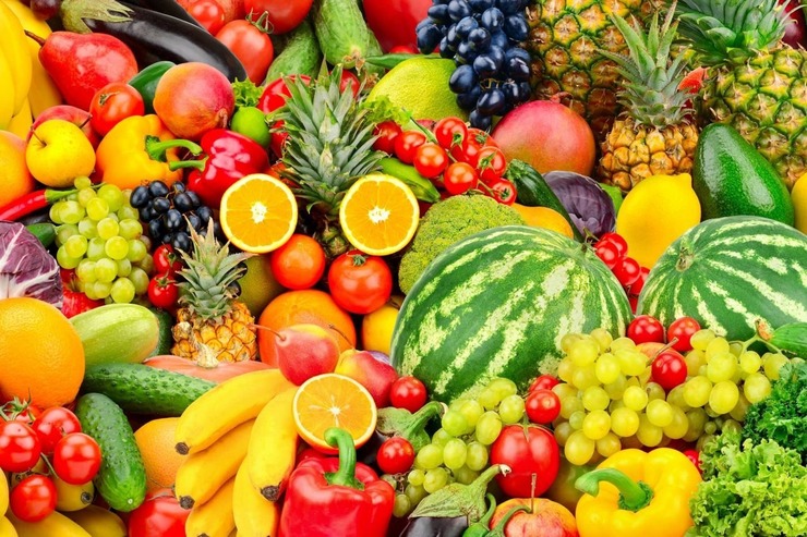 فعالان بازار میوه و تره‌بار از کاهش قیمت میوه خبر دادند.