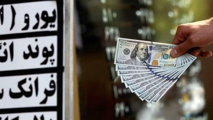 دلالان و سوداگران که همواره با ایجاد تقاضا‌های کاذب، بازار ارز را متلاطم می‌کنند، این بار به اجاره کارت‌های ملی به مبلغ۲۵۰ تا ۳۰۰ هزار تومان برای خرید ارز سهمیه‌ای روی آورده‌اند.