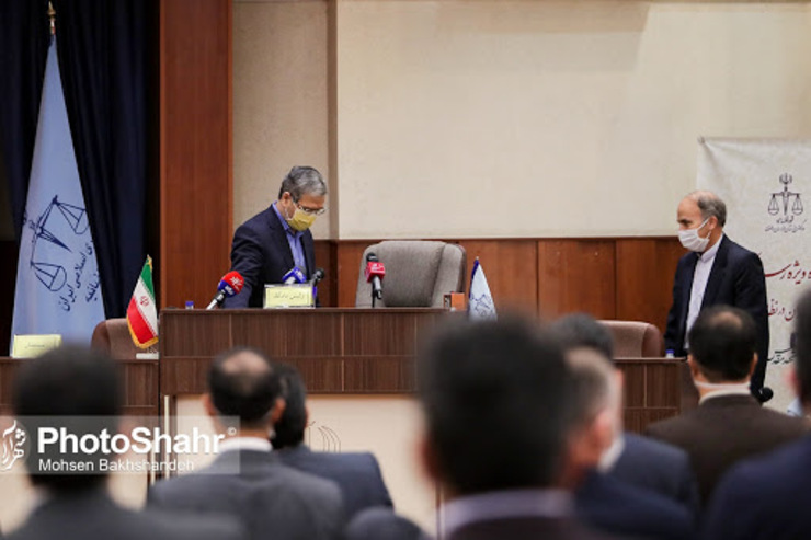 دومین جلسه دادگاه رسیدگی به اتهامات ۱۵ متهم پرونده موسوم به هلدینگ آفتاب روز دوشنبه به ریاست قاضی سید هادی منصوری در شعبه ویژه رسیدگی به پرونده مفسدان و اخلال گران در نظام اقتصادی کشور مستقر در مشهد برگزار شد.