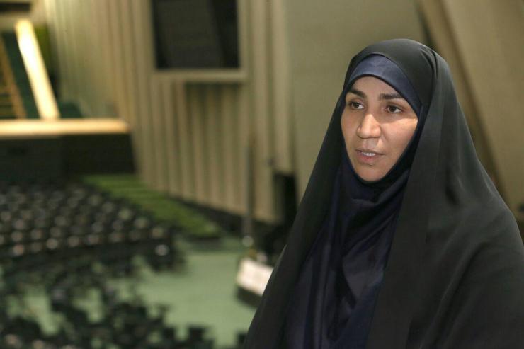 هاجر چنارانی نماینده نیشابور در مجلس در جلسه شورای اداری شهرستان، به فوت ۱۰ نفر از بیماران در زمان حضور معاون وزیر در نیشابور به‌دلیل نبود اکسیژن اشاره کرد که این مطلب توسط فرماندار تکذیب شد.