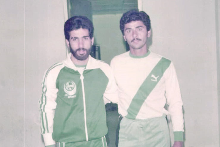 سالگرد درگذشت حسین لعل، یکی از بازیکنان ارزشمند ابومسلم در دهه ۶۰ است؛ پیش‌کسوتی که سال گذشته درست در همین روز‌ها راهی دیار باقی شد و مثل بیشتر موسپیدان فوتبال درحالی آسمانی شد که از دنیای فوتبال مدت‌ها دور شده بود و کسی غیر از نزدیکانش از او خبر نداشت.