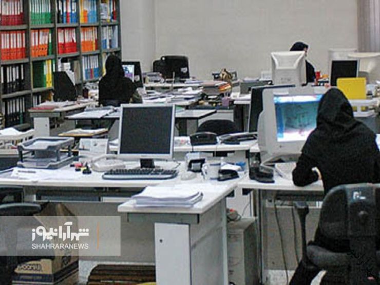 یک عضو کمیسیون بهداشت و درمان مجلس با بیان اینکه در شرایط فعلی شیوع کرونا باید فعالیت ادارات ولو برای مدت کوتاه متوقف شود، گفت: حداقل برای یک تا دو هفته باید از ظرفیت دورکاری استفاده و دستگاه‌های مختلف را وادار کرد که به صورت کامل دورکار شوند، چون تردد به تهران و مسافران شهری و بین شهری زیاد است.