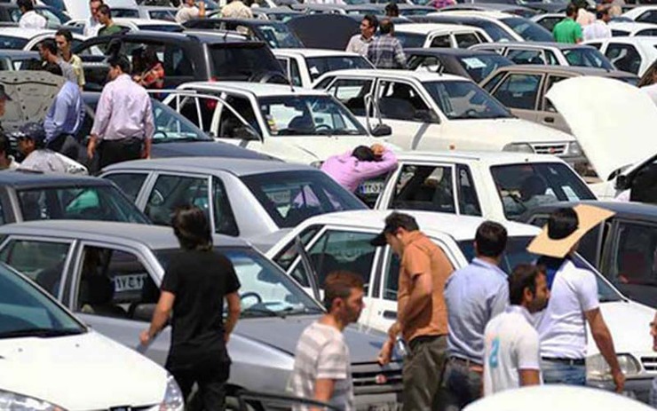 مدیر بازار یابی و شبکه فروش ایران‌خودرو با اشاره به اینکه هیچ خودرویی خارج از ضوابط این شرکت تحویل داده نمیشود، گفت: مردم مراقب کلاهبرداران فروش ارزان خودرو باشند.