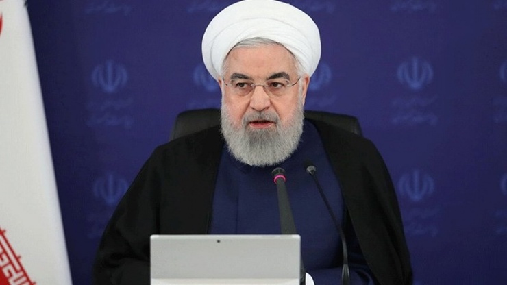 رییس جمهوری با قدردانی از کادر درمان کشور و مدافعان سلامت گفت: پزشکان ما همیشه به قسم خود پایبند بودند و کار خود را بعنوان یک شغل تلقی نمی‌کردند بلکه به عنوان یک وظیفه و تلاش عاشقانه برای سلامت مردم تلقی می‌کردند.
