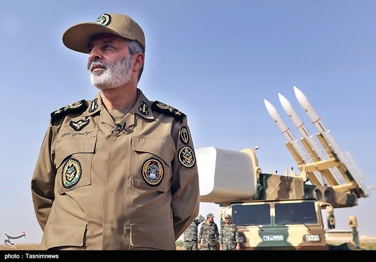 فرمانده کل ارتش با تاکید بر جایگاه رفیع پدافند هوایی در منطقه، گفت: پدافند هوایی کشور، به دستاورد‌های خوبی در زمینه‌های مختلف دفاع هوایی از جمله راداری، موشکی و سامانه‌های ارتباطی دست پیدا کرده است.