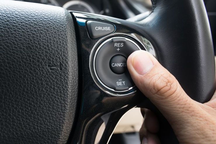 سیستم نگهدارنده سرعت یا همان کروز کنترل (به انگلیسی Cruise Control) سیستمی در خودروهاست که اجازه کنترل سرعت در یک وضعیت ثابت را برای راننده فراهم می‌کند.