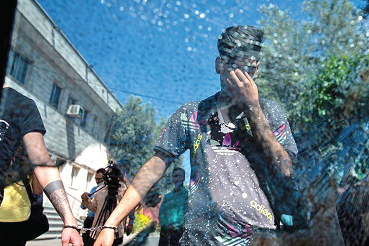 ماجرای عربده‌کشی خیابانی در منطقه پورسینای مشهد، صبح دیروز ۱۱ شهریور به وقوع پیوست، ۴ فرد شرور به دلایلی نامعلوم با قمه، چوب و چماق اقدام به بستن یکی از خیابان‌های این منطقه کردند.