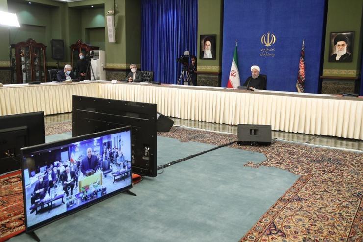 رئیس جمهور گفت: مردم روستا باید مانند شهرنشینان از خدمات بهره‌مند باشند آبادانی روستا یعنی حرکت در زمینه تولید و مهاجرت معکوس.