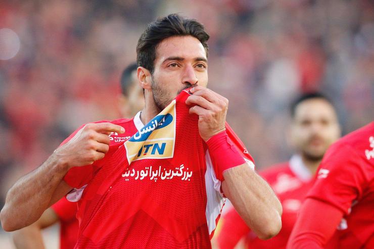 مدافع پرسپولیس به قهرمانی تراکتور و شکست استقلال در جام حذفی واکنش نشان داد.