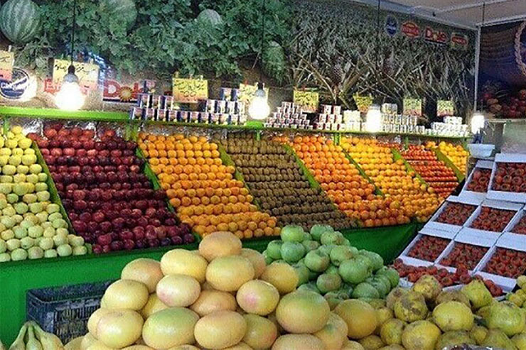 یک روی سکه کاهش قیمت میوه و صیفی‌جات و درواقع حاصل کاهش صادرات درپی سیاست‌های ارزی و خارج‌نشدن کالا از بازار و به‌هم‌خوردن تعادل نظام عرضه و تقاضاست. اما روی دیگر این سکه، ماندن کالا روی دستان کشاورز و مصیبت‌هایی مثل داستان پیاز و سیب‌زمینی در سال‌های گذشته است.