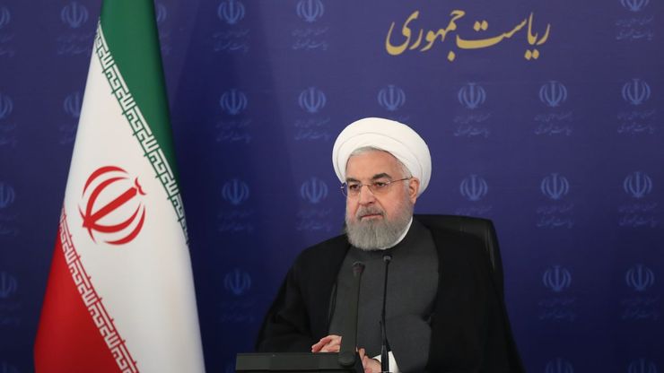 رییس جمهوری با بیان اینکه مطالبات کادر درمان از محل تسهیلات کرونایی به سرعت باید پرداخت شود، گفت: دولت با وجود همه تنگنا‌ها و فشار‌های مختلفی که در شرایط کنونی وجود دارد، تلاش می‌کند که کشور در حوزه‌های راهبردی دچار مضیقه نشود.