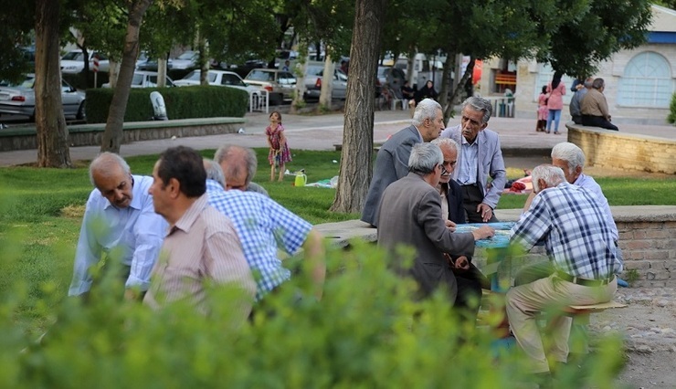 افزایش حق بیمه تکمیلی بازنشستگان به ۱۴۰ هزار تومان | اجرای همسان‌سازی حقوق بازنشستگان از مهرماه