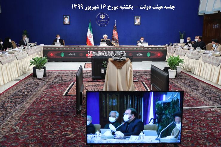 رئیس جمهوری در جلسه روز یکشنبه هیأت دولت از مدرسه به عنوان نهادی سخن گفت که «دارای کارکرد‌هایی مختلف است» و افزود: «آموزش تنها یکی از این نقش‌هاست؛ لذا آموزش مجازی، جایگزین کاملی برای نهاد مدرسه محسوب نمی‌شود.»