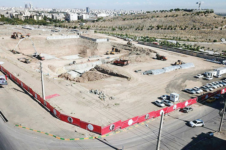 اعداد و ارقام روی کاغذ نشان می‌دهد پروژه احداث پردیس تئاتر مشهد در بوستان وفا بعد از ۱۰ ماه از زمان افتتاح، ۶/۶ درصد پیشرفت فیزیکی داشته است؛ و قرار است مدرن‌ترین سالن تئاتر کشور در مشهد با بودجه‌ای بالغ بر ۱۵۰ میلیارد تومان در ۳۹۷ روز احداث شود که تا کنون ۳۱۹ روز از زمان تعیین شده باقی مانده است.