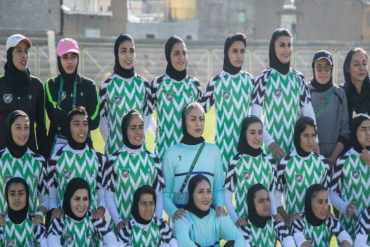 تیم فوتبال شهرداری بم به امضای قرارداد بازیکن تیمش با وچان کردستان واکنش نشان داد.