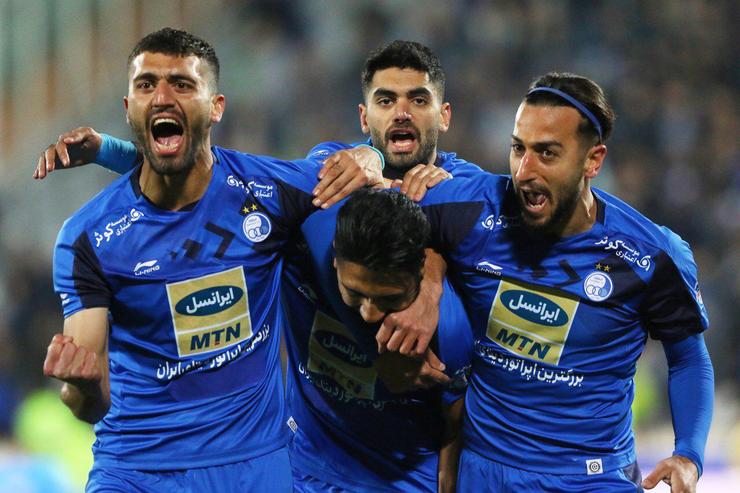 علی کریمی، محمددانشگر و فرشید اسماعیلی بازیکنانی هستند که با پیشنهاد‌های خارجی مواجه اند وبه همین دلیل در تمرینات استقلال شرکت نکرده‌اند.