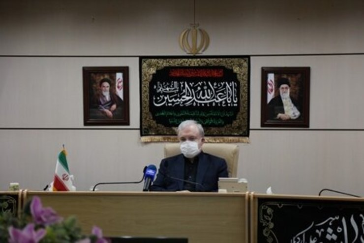 وزیر بهداشت گفت: ممکن است پاییز سختی در پیش داشته باشیم که شاید شاهد همزمانی کرونا و آنفلوآنزا باشیم و وجود زیرساخت قوی استفاده از فضای مجازی برای آموزش، به ما خیلی جسارت و قدرت تصمیم گیری می دهد که هم آموزش و پرورش را دایر نگه داریم و هم برای پیشگیری از بیماری، تلاش کنیم.