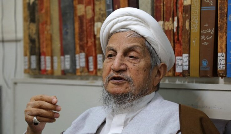 حضرت آیت الله صانعی  در اثر زمین خوردگی و مصدومیت جدی ناشی از آن، در بیمارستان بستری شدند.