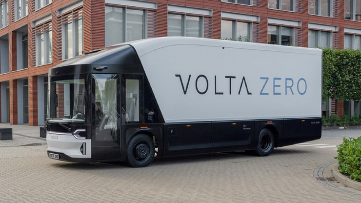 استارتاپ سوئدی ولتا تراکس (Volta Trucks) از یک کامیون تمام الکتریکی رونمایی کرد. این کامیون ۱۶ تنی زیرو (Zero) نامگذاری شده و قرار است از سال ۲۰۲۲ در بریتانیا تولید شود.
