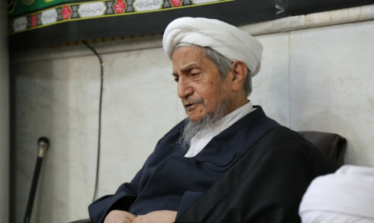 آیت الله یوسف صانعی از مراجع تقلید شیعیان که اذان صبح امروز در گذشت، وصیت کرده‌اند که اگر در ایام بیماری کرونا از دنیا رفت، برای جلوگیری از شیوع بیشتر این ویروس در میان مردم، هیچ مراسمی از جمله تشییع و ترحیم برایش گرفته نشود.