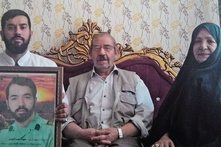 گفتگو با خانواده شهید جواد عبداللهی که در عملیات مقابله با عبدالمالک ریگی به شهادت رسید، خیلی سخت نیست و با مهربانی تمام می‌پذیرند که درباره جواد حرف بزنند، هرچند که می‌گویند درباره او و مهربانی‌هایش بین فامیل و همسایه‌ها زیاد حرف زده‌اند.