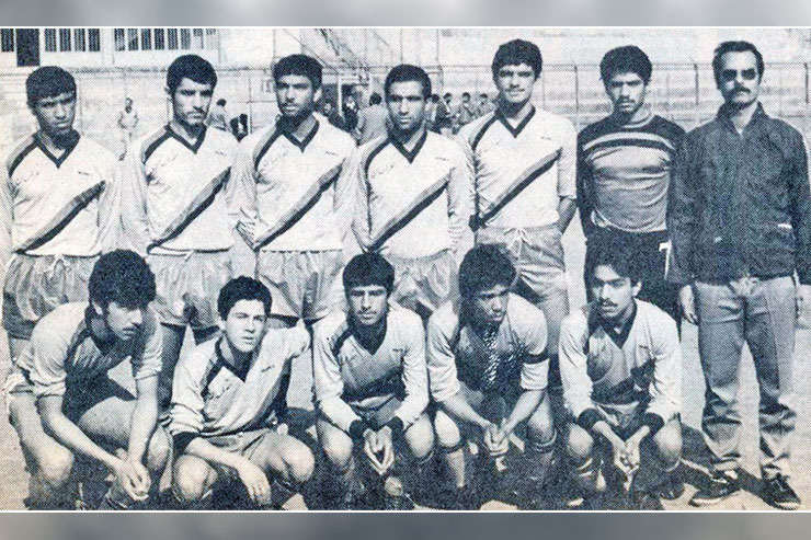 عکسی زیر خاکی از تیم منتخب جوانان خراسان که توانست به مقام قهرمانی منطقه و سومی کشور دست پیدا کند - در این عکس نفرات به ترتیب ایستاده از راست عبارت‌اند از: اسماعیل شجیع (سرمربی)، حسین طباطبایی، شهریار ناظری، رضاپور، (ناشناس)، کاظم فوجی و مجید حسینی‌پور. نشسته از راست: بهرام شیبانی، علی شریعتی، حسن بادامکی، رضا نیکجو و امیر عصاران.