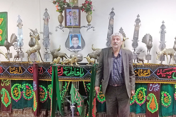 «هادی تهرانیان حبیب‌پور»در یازده‌سالگی تصمیم به برپایی مراسم عزاداری می‌گیرد و با کمک پدر و مادرش به این آرزویش جامه عمل می‌پوشاند.
