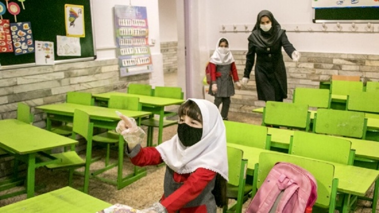 رییس گروه سلامت نوجوانان، جوانان و مدارس معاونت بهداشت دانشگاه علوم پزشکی شهید بهشتی همزمان با آغاز سال تحصیلی جدید در شرایط کرونایی، مهمترین نکات جهت حفظ اصول بهداشتی و ایمنی در مدارس و پیشگیری از احتمال بروز و انتقال بیماری کرونا را تشریح کرد.