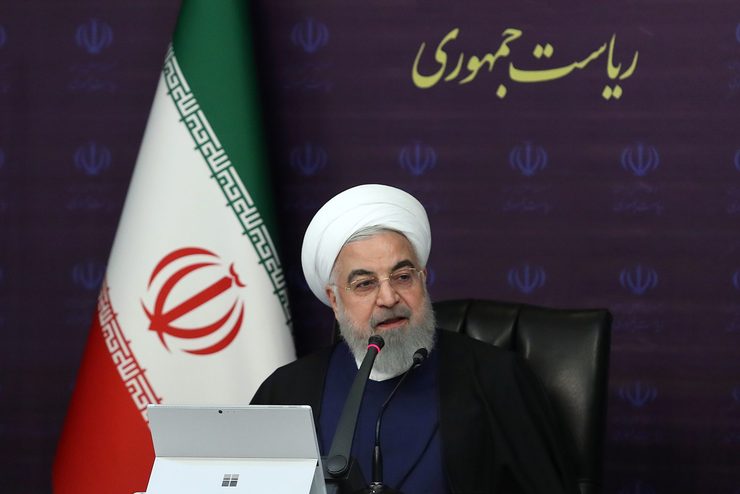 رییس جمهوری با اشاره به تهیه دستورالعمل اجرایی نحوه بازپرداخت تسهیلات ارزی دریافتی توسط تولید کنندگان و سرمایه گذاران، گفت: با استجازه دولت از رهبر انقلاب، تولیدکنندگان و سرمایه‌گذارانی که از صندوق توسعه ملی، تسهیلات ارزی دریافت کرده اند، می‌توانند تا پایان امسال تسهیلات ارزی خود را به‌شکل ریالی با صندوق توسعه، تسویه و بدهی خود را پرداخت کنند.