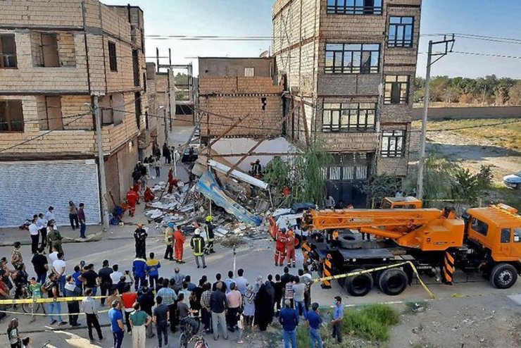 معاون عملیات آتش‌نشانی مشهد از وقوع حادثه تخریب سقف یک سوپر مارکت در بولوار توس و جان باختن ۲ دختر نوجوان و نجات یک زن توسط آتش‌نشانان خبر داد.