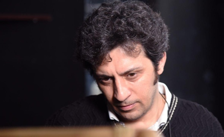  مستند سینمایی «خط باریک قرمز» ساخته سینماگر مشهدی، فرزاد خوشدست، این روز‌ها بر پرده سینما‌ها به نمایش عموم درآمده است. در ادامه گفت‌وگوی ما با فرزاد خوشدست را می‌خوانید.