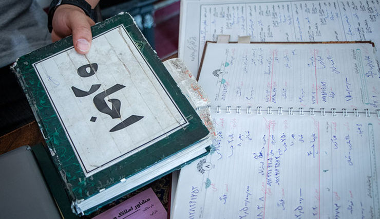 در حالی که آمار‌های رسمی مرکز آمار ایران و بانک مرکزی درباره بازار اجاره مسکن تنها افزایش ۳۰ درصدی نسبت به سال گذشته را نشان می‌دهد، بازارها، اما مسیر خود را می‌روند و تقریبا خبری از خانه اجاره‌ای با افزایش ۳۰ درصدی در بازار نیست. نرخ رشد اجاره مسکن باعث شده تا اتاق‌های ۱۲ متری تحت عنوان خانه به اجاره واگذار شود!