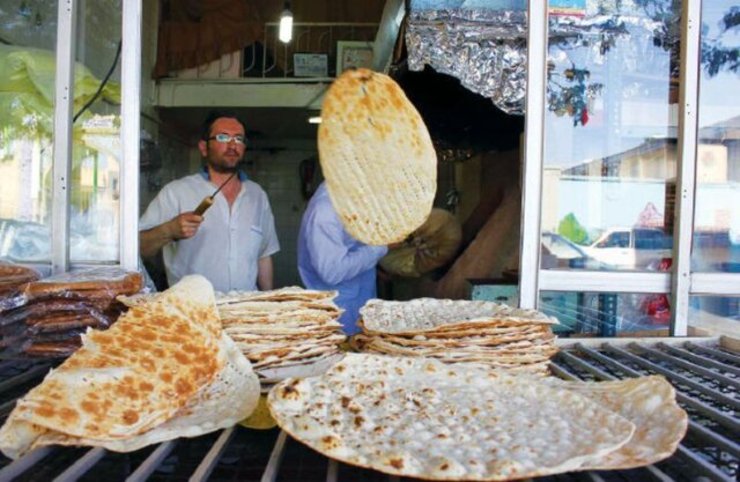 رییس اتحادیه صنف نانوایان مشهد با بیان اینکه تغییر نرخ مصوب نان ضروری است گفت: افزایش نرخ بیمه کارگر، نرخ خمیرمایه و سایر موارد، هزینه تمام شده نان را افزایش داده است و در صورتی که نرخ مصوب تغییر نکند، کیفیت نان کاهش خواهد یافت.