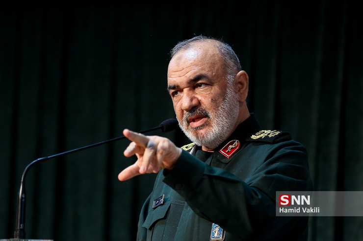 فرمانده کل سپاه پاسداران انقلاب اسلامی با بیان اینکه دشمن همه جا زیر دید ما است و اگر لازم باشد زیر تیر ما نیز قرار خواهد گرفت، خطاب به ترامپ هشدر داد: اگر تار مویی از سر یک ایرانی کم شود؛ تمام کرک‌های شما را به باد می‌دهیم؛ این تهدیدجدی است و ما همه چیز را در عمل ثابت می‌کنیم.