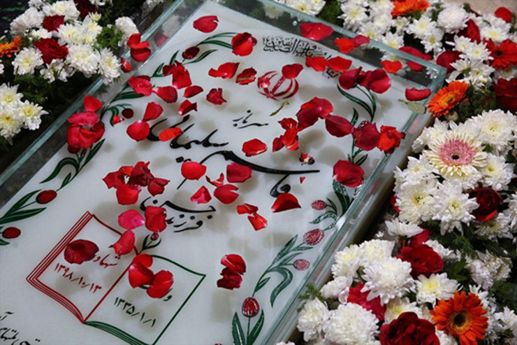 پرونده ثبت ملی مزار سردار سپهبد شهید حاج قاسم سلیمانی در اداره کل میراث فرهنگی استان کرمان تکمیل شده است و بزودی این مهم رقم خواهد خورد.
