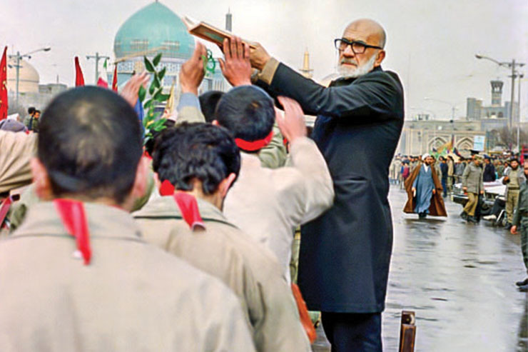 هم‌زمان با شروع هفته دفاع مقدس به سراغ سه رزمنده قدیمی از خیل پرشمار رزمندگان قرقی رفتم و سعی کردم از بین خاک و فراموشی، خاطرات دوران جنگ را از زبانشان بشنوم. آنچه در ادامه می‌خوانید بخش‌هایی از این گفت‌و‌گوهاست.