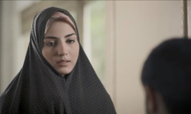 سریال «آقازاده» از تعدد مسئله رنج می‌برد و به این دلیل که نویسنده خواسته به انبوهی از مباحث و مسائل بپردازد، دچار نوعی آشفتگی محتوایی شده است. حالا به این آشفتگی محتوایی باید موضوع ازدواج موقت را نیز افزود