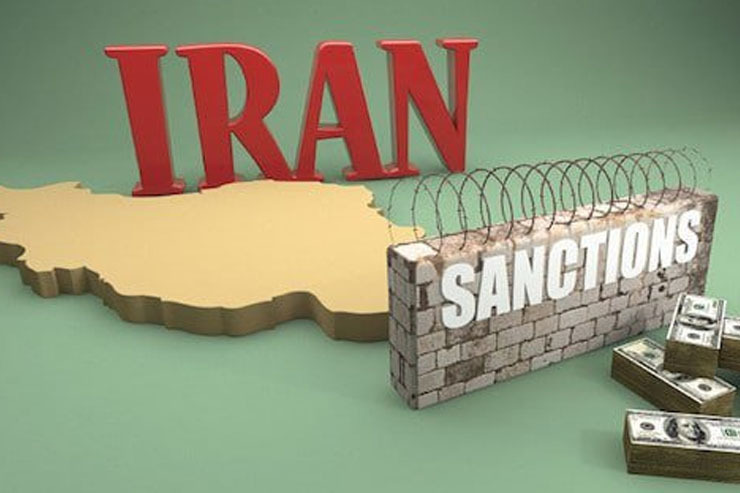 ردپای سیاست‌های تحریمی آمریکا علیه ایران را می‌توان از ابتدای شکل گیری انقلاب اسلامی ایران ملاحظه کرد. انقلاب ایران همانند سایر انقلاب‌ها، به‌عنوان پدیده‌ای بین‌المللی، طرح بدیلی برای نظم موجود ارائه کرد تا تعادل بین‌المللی به نفع قدرت‌های بزرگ نظیر آمریکا را درهم شکند و تعادل جدیدی را پدید آورد.
