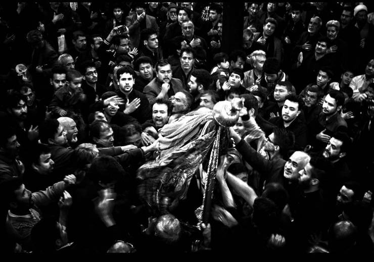 عزاداری برای شهدای کربلا سابقه‌ای طولانی در میان مردم افغانستان دارد، مهاجران افغانستانی مقیم ایران هم همه ساله به شیوه خود در شهر‌های مختلف ایران مراسم عزاداری برگزار می‌کنند.