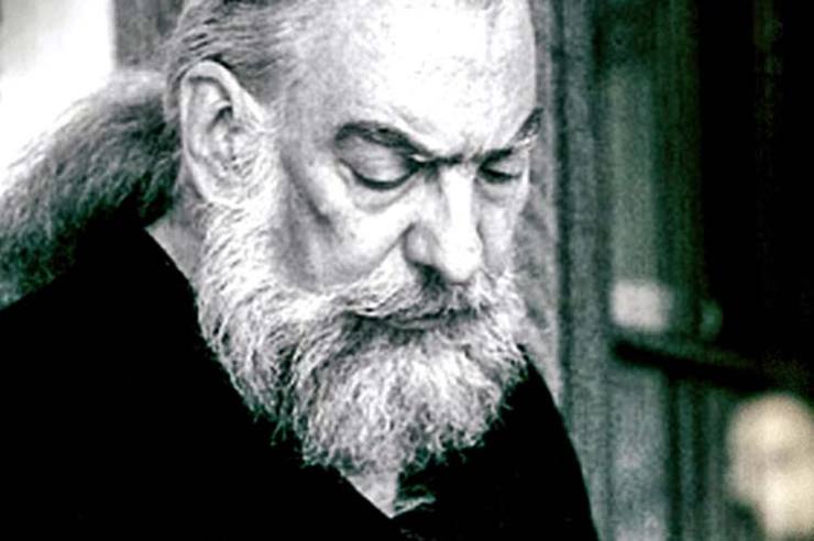 چهارمین سالی است که در آستانه درگذشت استاد موسیقی ایران، انجمن خردسرای فردوسی، در پویشی با عنوان «پیوند مهربانان» بر سر مزار او در نیشابور حاضر شدند.