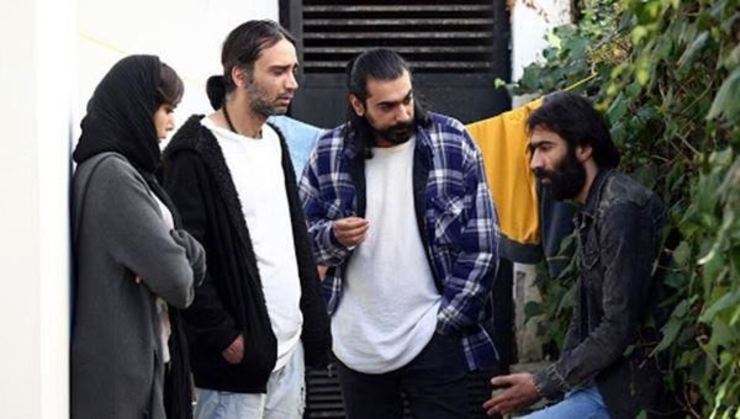 کاهانی از حضور مهدی ضیاچمنی و بهزاد آقاجانی، دو هنرمند تئاتر مشهدی، در فیلم «منگی» بهره برده و امیدوار است همکاری‌اش با هنرمندان توانمند مشهدی بیشتر از پیش شود. در ادامه گفت‌وگوی ما را با این کارگردان سینما و تئاتر که از تجربه‌هایش در این فیلم گفته است می‌خوانید.