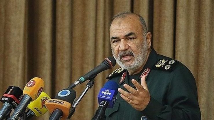 فرمانده کل سپاه پاسداران انقلاب اسلامی گفت:  آمریکا از درون پوسیده و در بیرون هم منزوی است. ملت ایران، نگران هیچ چیزی نباشند و با آرامش زندگی کنند.