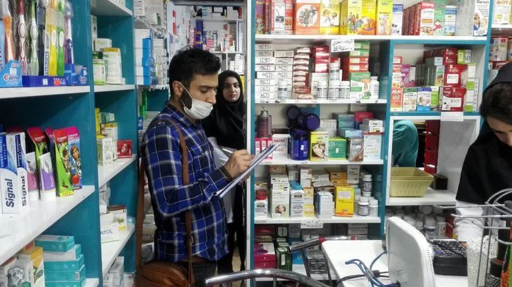 سازمان حمایت مصرف‌کنندگان و تولیدکنندگان در اطلاعیه‌ای اعلام کرده است که گشت مشترکی با همکاری بازرسان سازمان حمایت و دانشگاه‌های علوم پزشکی، برای کنترل عرضه و قیمت ماسک و اقلام ضدعفونی‌کننده انجام می‌شود.