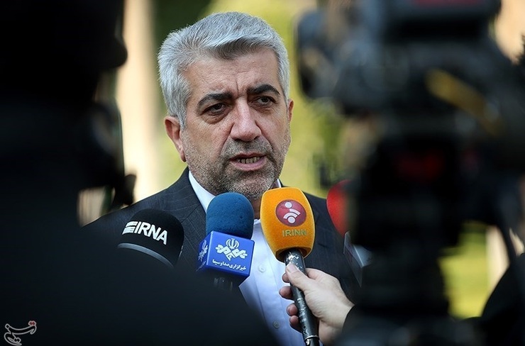 وزیر نیرو با بیان این که کم‌مصرف‌ها در حوزه انرژی از تخفیف صد درصدی برخوردار می‌شوند گفت: مطابق آمار بر اساس الگوی مصرف، حدود ۸ میلیون و ۴۰۰ هزار خانوار جزو مشترکان کم مصرف هستند.