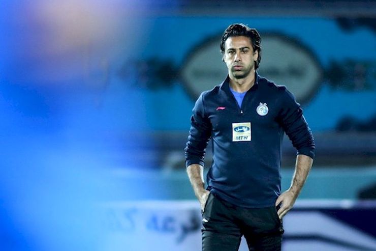 فرهاد مجیدی سرمربی تیم استقلال تهران پس از پیروزی مقابل پرسپولیس در جام حذفی از سمت خود استعفا کرد.